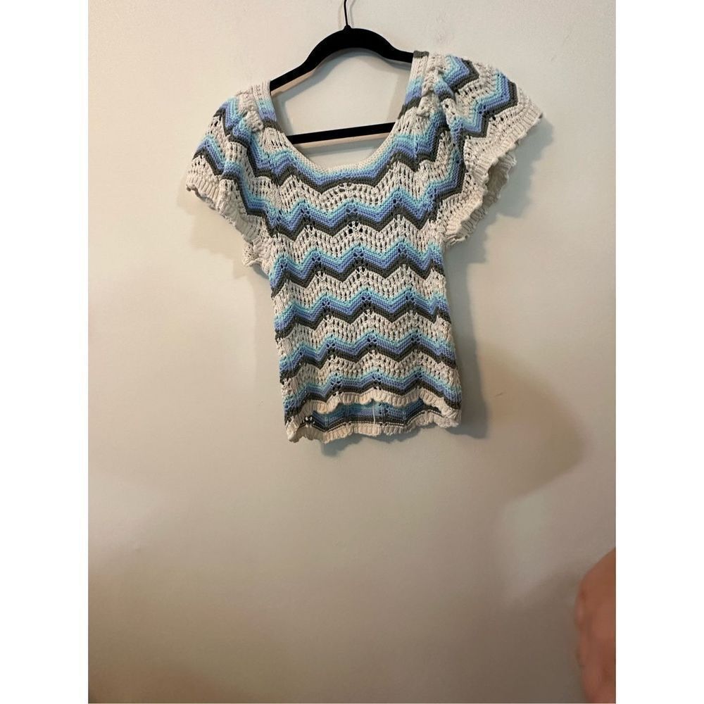Chevron crochet button front top - Picture 3 of 4